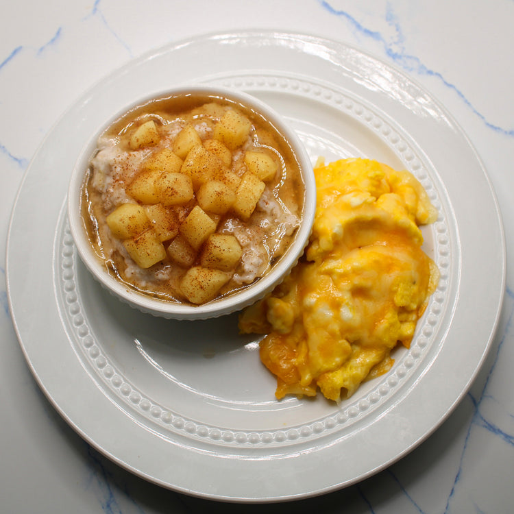 Low Carb - Cheesy Scrambled Eggs with Apple Spice Oatmeal