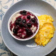 Low Carb - Cheesy Scrambled Eggs with Blueberry Oatmeal